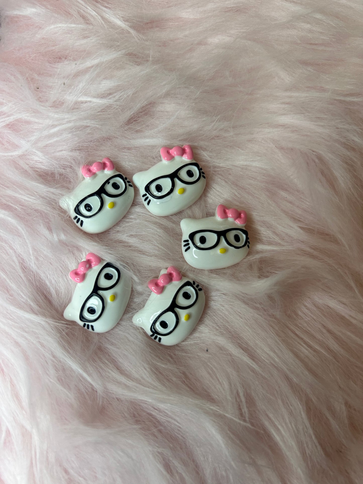Kitty Headpiece Charm – Glasses Edition (1 PC)